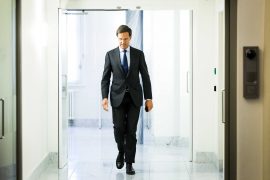 Holandë, koalicioni qeverisës rrezikon të humbasë shumicën në parlament