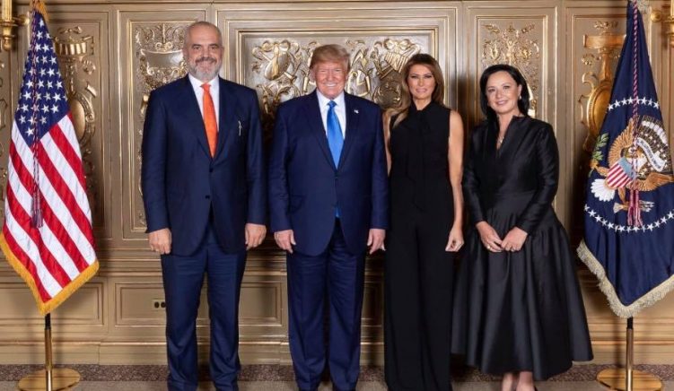 Rama poston foton formale me presidentin Trump në darkën me udhëheqësit botërorë në OKB