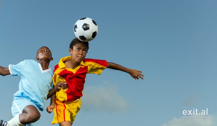 Federata Skoceze e Futbollit shqyrton propozimin për t’u ndaluar fëmijëve goditjet e topit me kokë