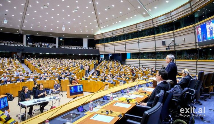 Eurodeputetët thirrje Serbisë dhe Kosovës të gjejne zgjidhje paqësore