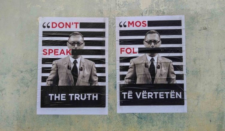 Arti i rrugës në Tiranë proteston kundër censurës mediatike