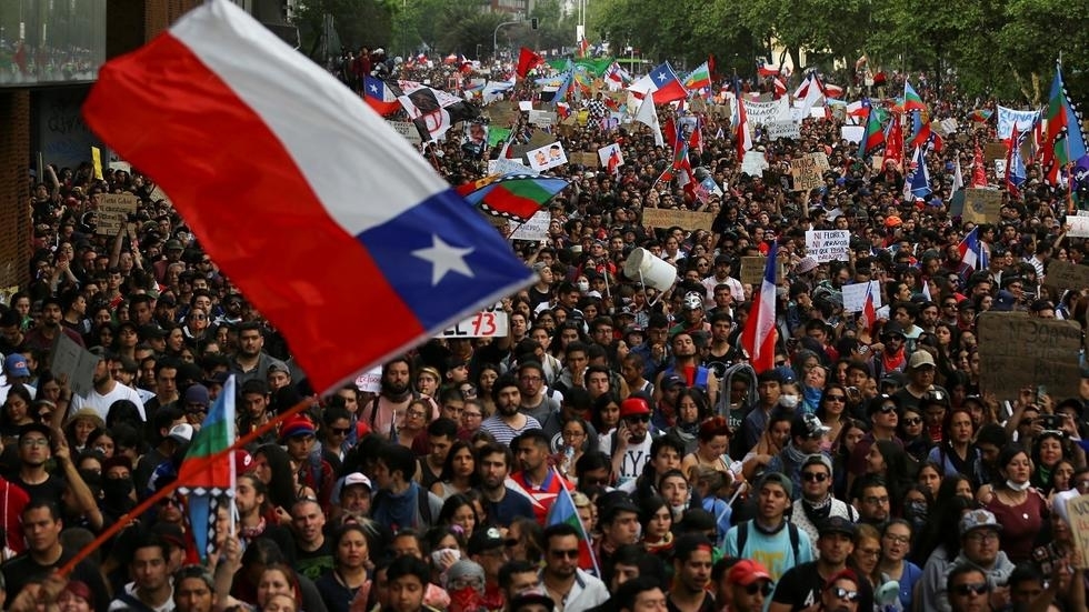 Protesta në Kili, qytetarët kërkojnë largimin e Presidentit Piñera