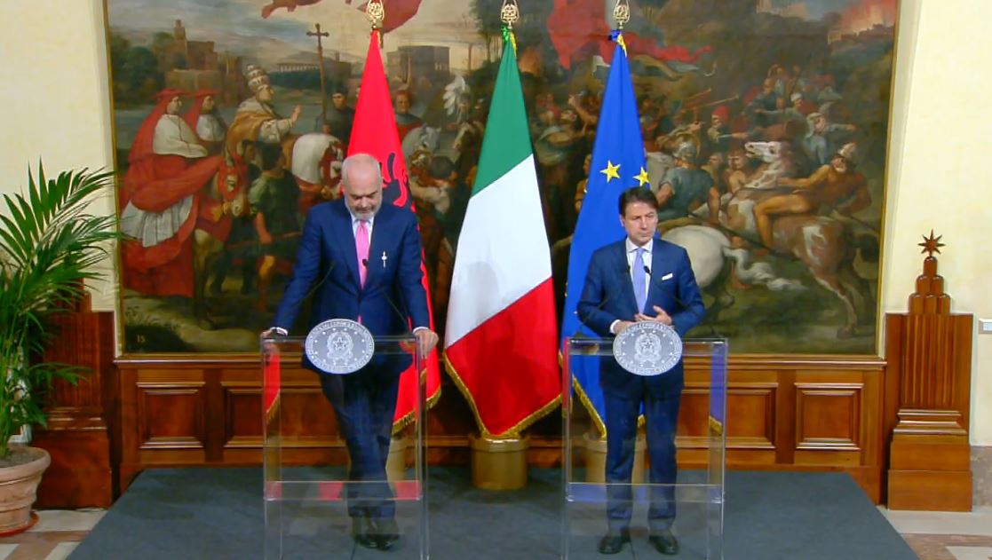 Kryeministri Conte: Partitë të zgjidhin krizën, Italia mbështet hapjen e negociatave