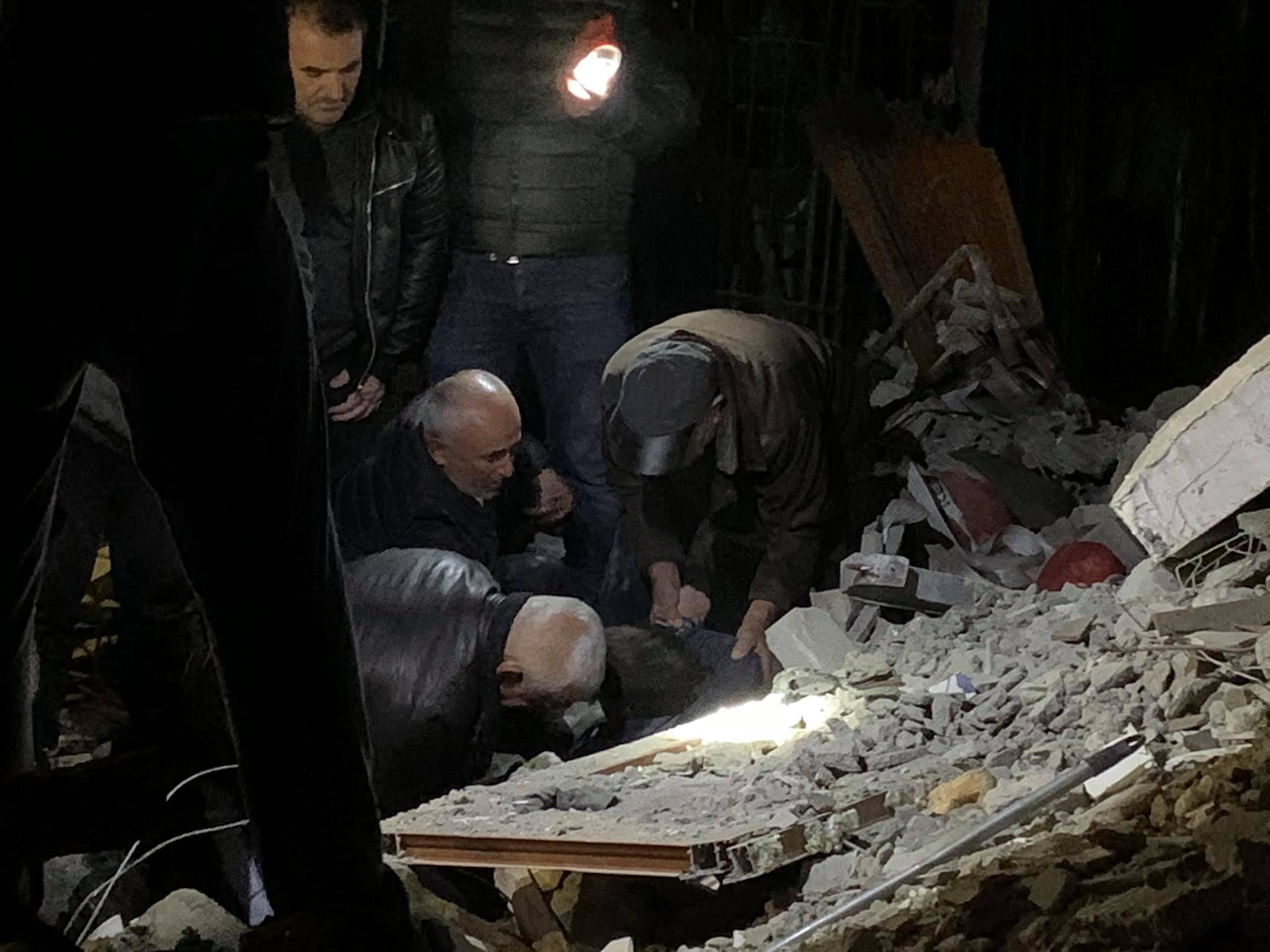 Një tërmet 6,4 ballë godet Shqipërinë, 6 viktima dhe qindra të plagosur