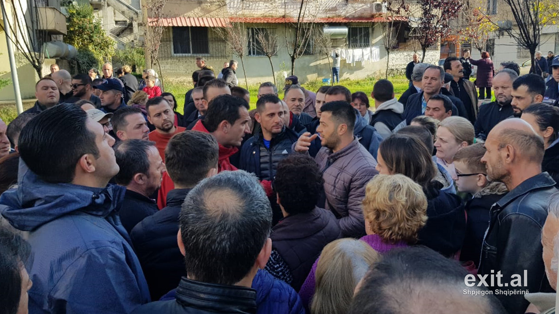 Tirana pa plan shpërngulje—banorët refuzojnë Veliajn, vjen në ndihmë Rama
