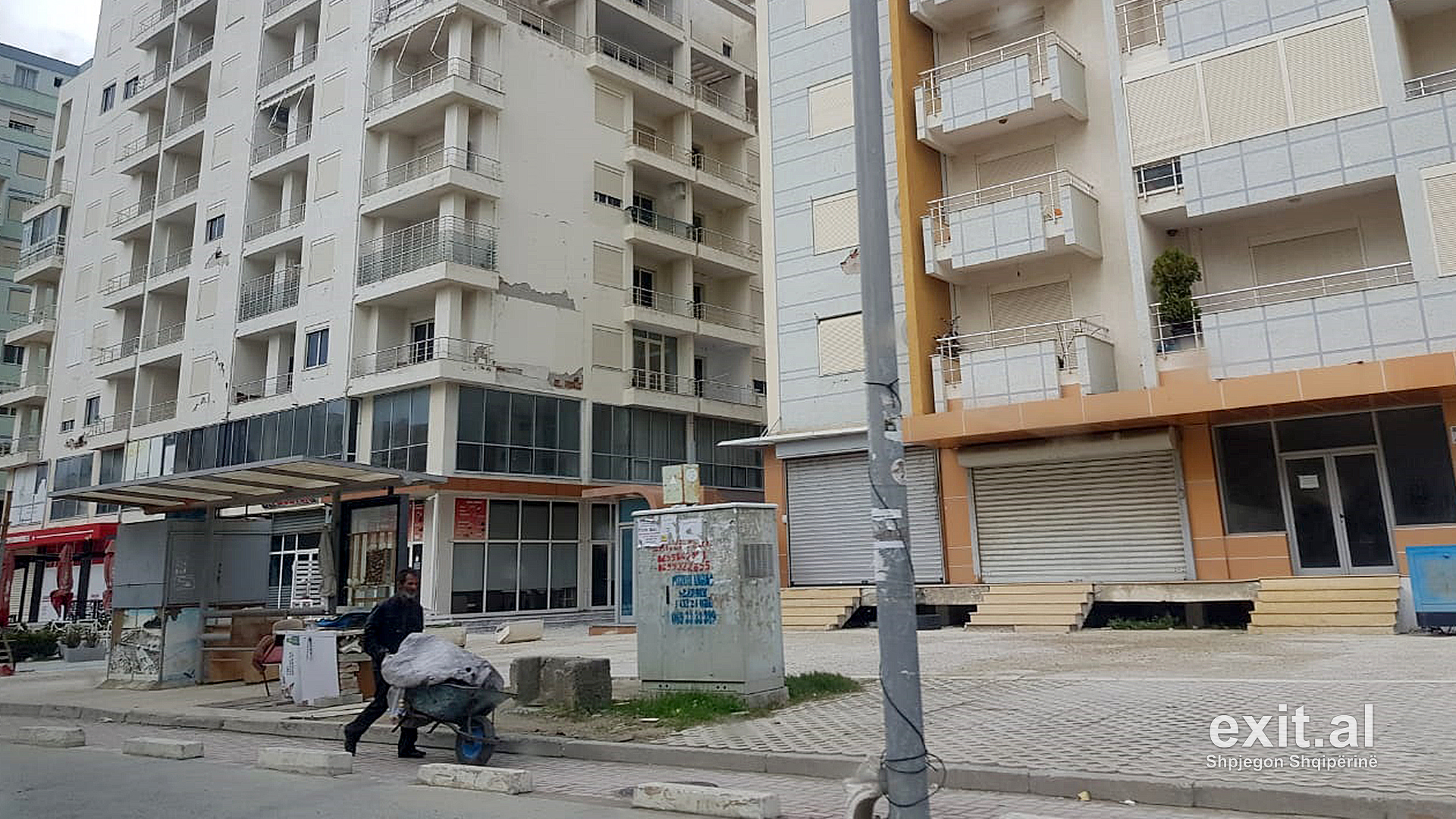 Në Durrës dhe Krujë shemben 17 ndërtesa, 2600 të shpërngulur nëpër hotele