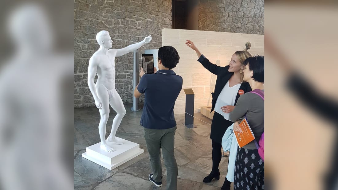 UNESCO i vesh mbathje skulpturave nudo të ekspozuara në Paris