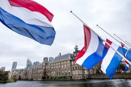 Holanda heq shumicën e masave kufizuese