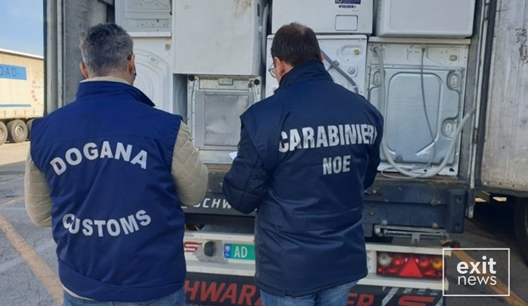Italia bllokon 25 ton mbetje pajisjesh elektrike me destinacion Shqipërinë
