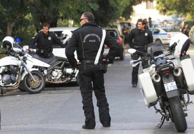 Greqi, goditet banda që i shiste pasaporta false kriminelëve shqiptarë