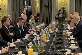 Eurokomisioneri për Zgjerimin Várhelyi përgëzon Ramën për OFL-në