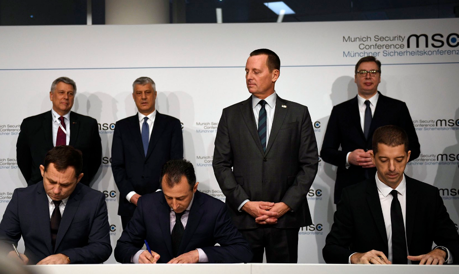 Thaçi dhe Vuçiç nënshkruajnë marrëveshjen për hekurudhën Prishtinë-Beograd