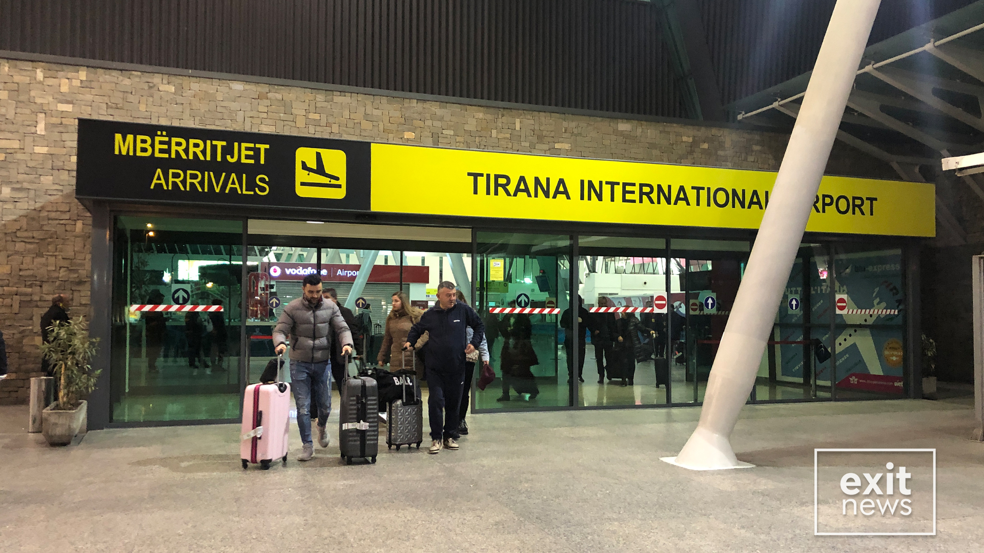 Rama i lumtur për kalimin e aeroportit nga kinezët tek shqiptarët