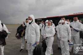 Mjekët shqiptarë nisin të punojnë kundër Covid-19 në Itali