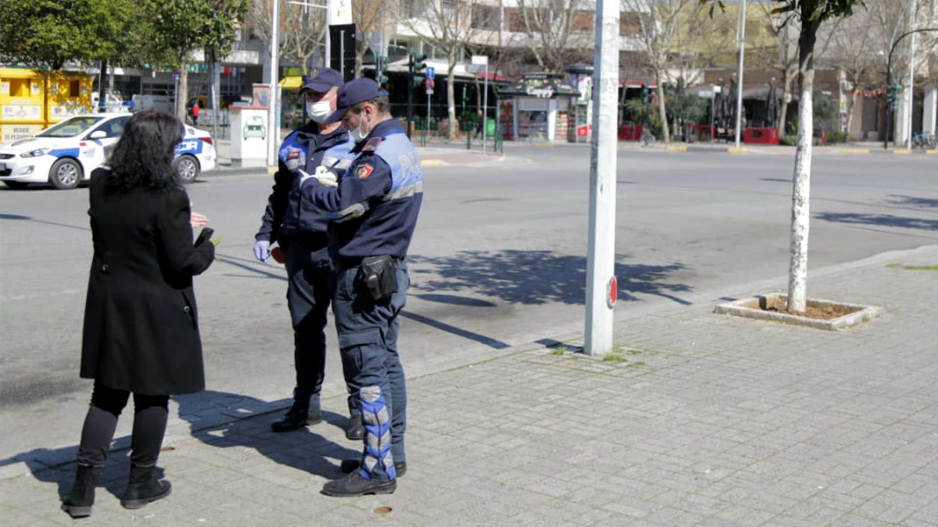 Policia, 300 mijë euro gjoba për thyerje të kufizimeve të lëvizjes
