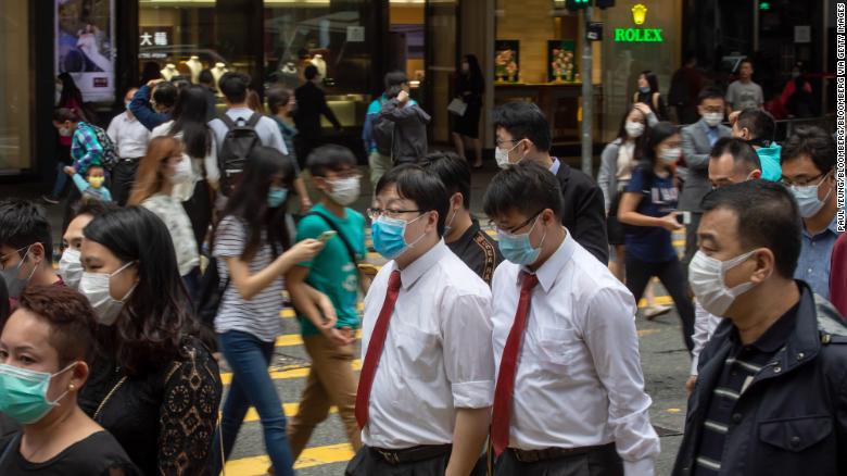 Heqja e masave ndaluese solli valën e dytë të koronavirusit në Hong Kong