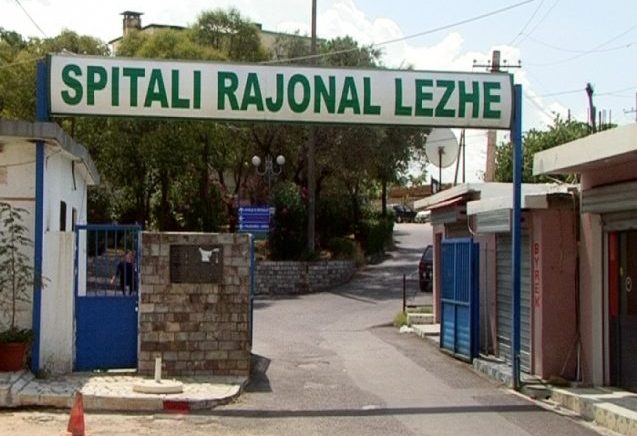 Izolohet stafi mjekësor i poliklinikës së Lezhës