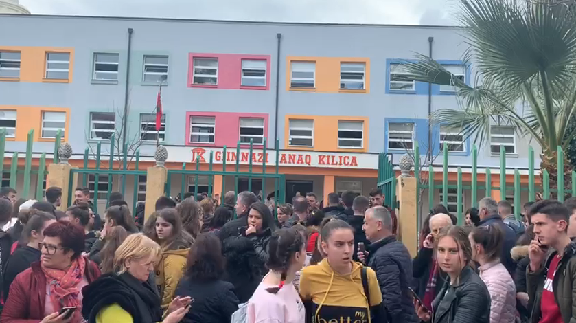 Helmimi i 60 nxënësve të shkollës Janaq Kilica, flet nxënësi i akuzuar