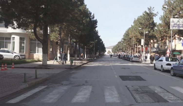 Shqipëria në izolim total, nga nesër ndalohet qarkullimi i makinave në qytete