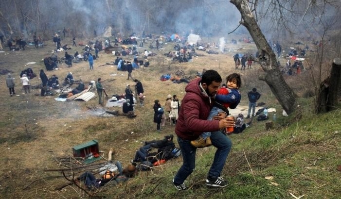 Mijëra refugjatë sirianë në Shqipëri—qeveria përgatitet strehimin e tyre