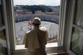 Papa Françesku mban online meshën e Pashkëve, për shkak të COVID-19