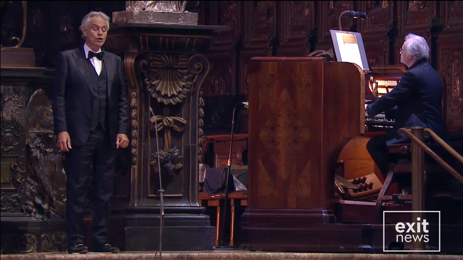 Andrea Boçeli jep koncert për Pashkë, tenori këndon në katedralen boshe të Milanos
