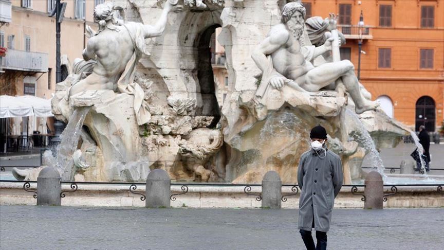 Milano, 13 persona pa maska gjobiten me 400 euro