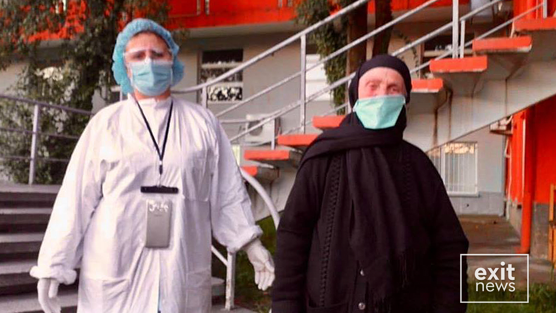 84-vjeçarja lë spitalin, ndër më të moshuarat e shëruar nga Covid-19 në Shqiperi