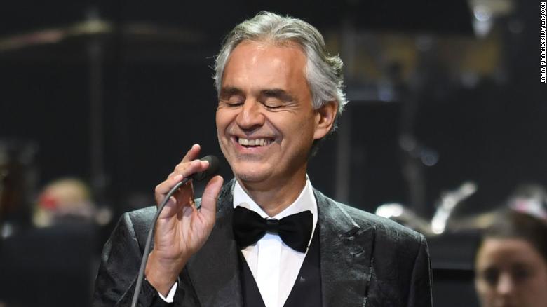 Andrea Bocelli, koncert për Pashkë në katedralen e zbrazët të Milanos