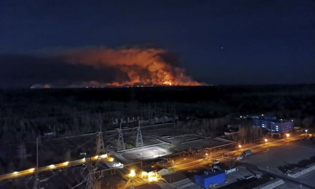 Zjarr pranë Çernobilit, ukrainasit të shqetësuar për rritjen e rrezatimeve