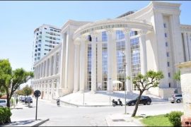Albanian College nuk paguan qiranë për mësuesit e huaj të mbetur në Shqipëri