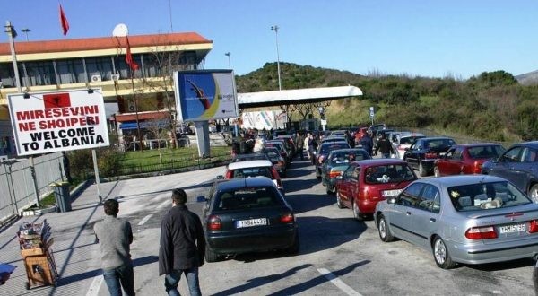 Ndalohet kalimi në doganën e Kapshticës dhe Kakavijës, pas orës 22:00