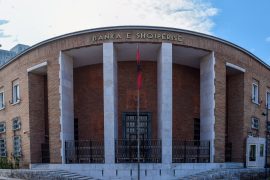 Banka e Shqipërisë: Të përmirësohet klima e biznesit