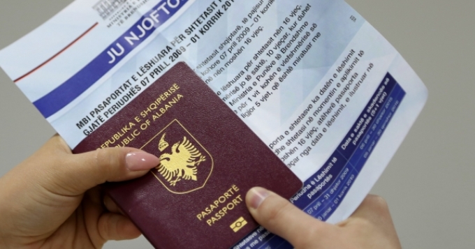 Ambasada në Athinë njofton qytetarët për afatet e aplikimit për pasaporta