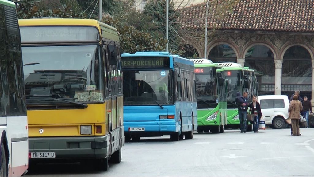 Bashkia Tiranë: Gjoba e heqje licence për kompanitë e transportit që nuk nisin punë në 6 korrik