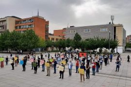 FOTO: Shoqëria civile në Kosovë proteston për shembjen e Teatrit Kombëtar të Tiranës