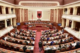 Parlamenti miraton shtyrjen e tatimit mbi fitimin dhe huanë €174 milionë nga FMN