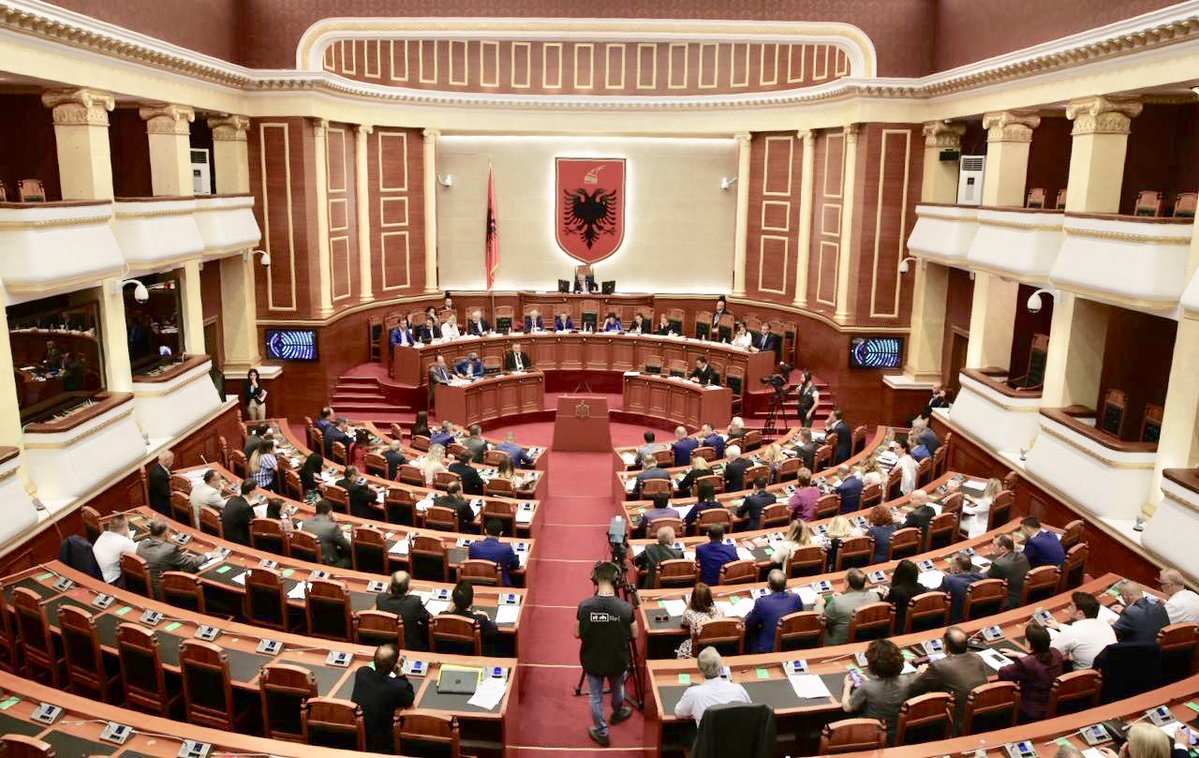 Parlamenti miraton shtyrjen e tatimit mbi fitimin dhe huanë €174 milionë nga FMN