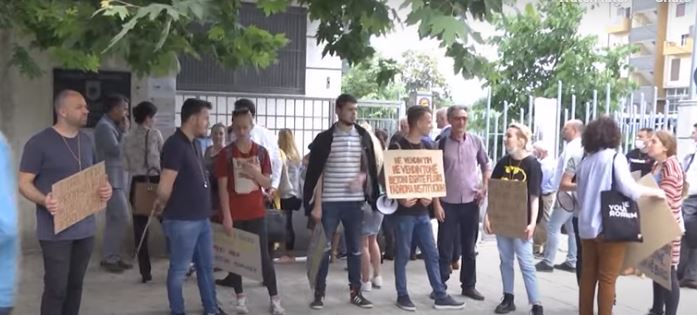 Gjykata dënon 8 protestuesit e arrestuar, pas shembejs së Teatrit Kombëtar