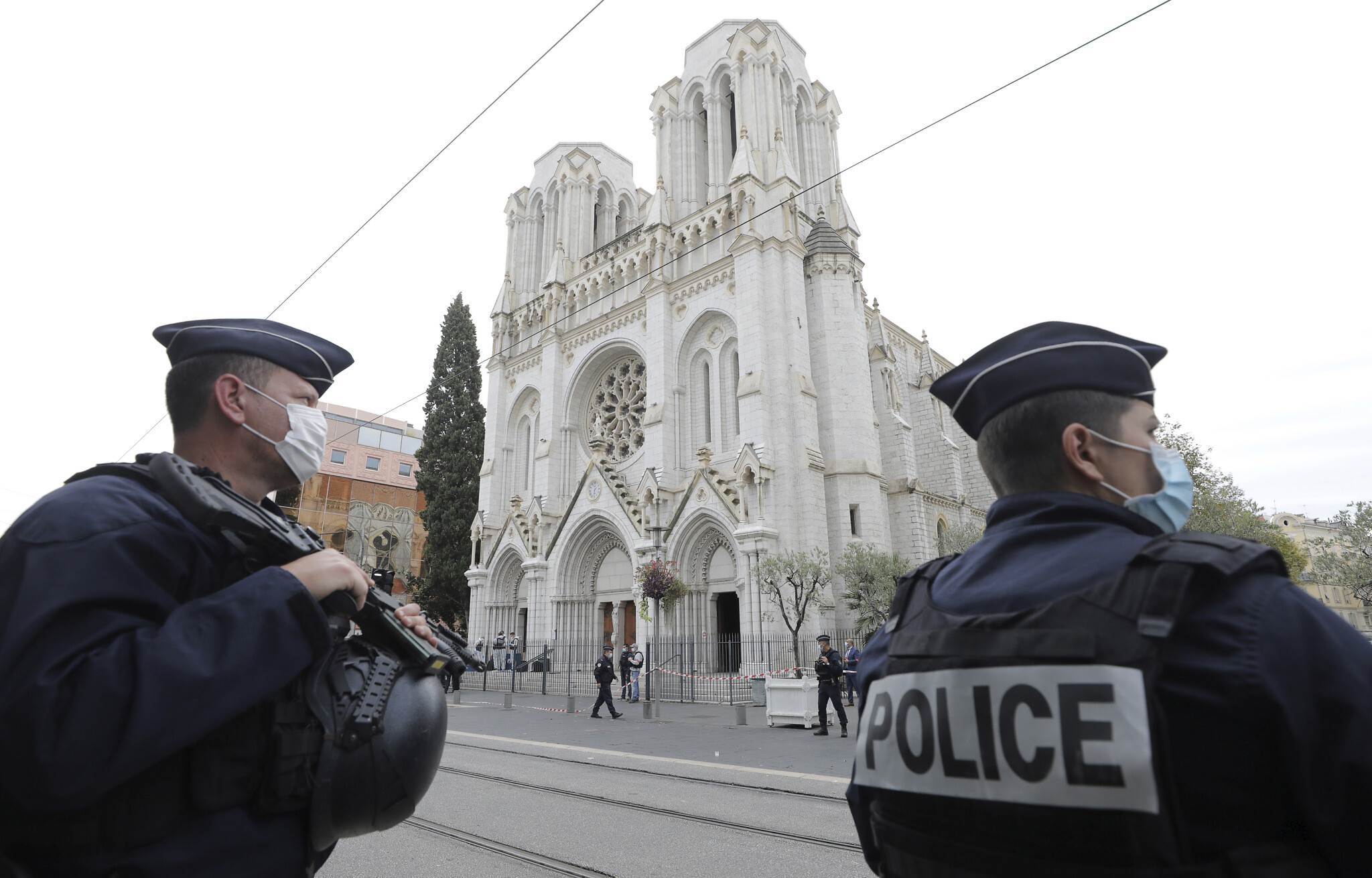 Franca shton forcat e sigurisë pas sulmit në Nisë