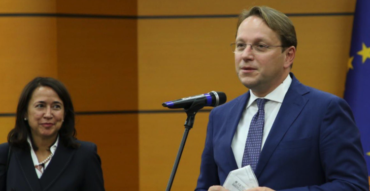 Eurokomisioneri Varhelyi kërkon mbajtjen e Konferencës Ndërqeveritare në qershor
