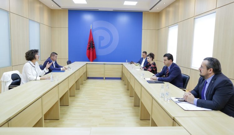 Urdhri i Farmacisteve Basha me Urdhrin e Farmacistëve: Nesër në qeveri, partnerë në hartimin e ligjit për barnat