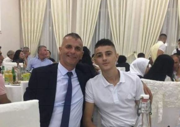 Babai i të dyshuarit për plagosjen në Shkodër apel të birit të dorëzohet