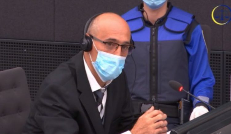 foto Ish-drejtuesi i UÇK-së Mustafa del sot para Gjykatës Speciale në Hagë