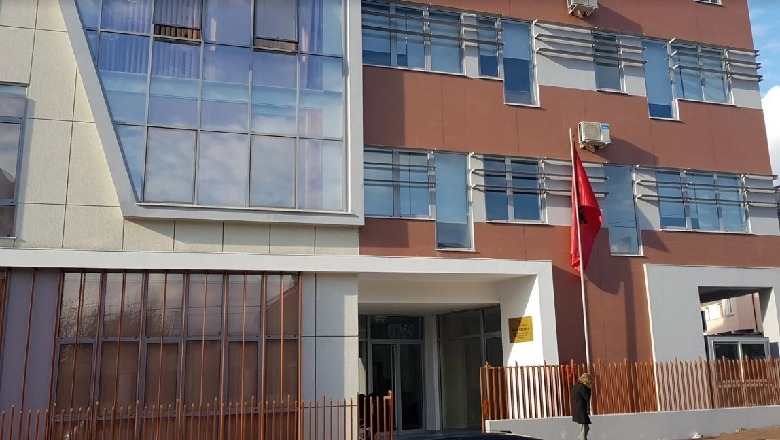 Qëlloi ndaj policisë, Gjykata e Elbasanit lë në burg 45-vjeçarin