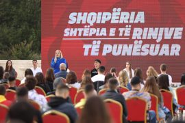 Kryemadhi beson se vendin duhet ta drejtojnë të rinjtë