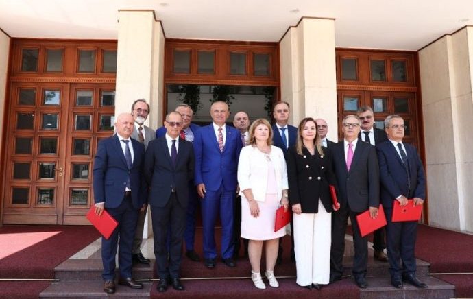 metaaa x Presidenti Meta takon rektorët e universiteteve