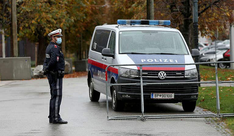 Disa persona të plagosur në Vienë, dyshohet për sulm terrorist