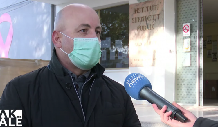 Screen Shot at PM Epidemiologu Simaku shpjegon hapat për bërjen e tamponit: Pse tamponi bëhet ditën e 4-t?