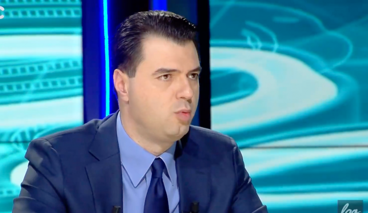 Screen Shot at PM Basha: Një muaj pasi të vij në pushtet nuk do të ketë më njeri në çadra